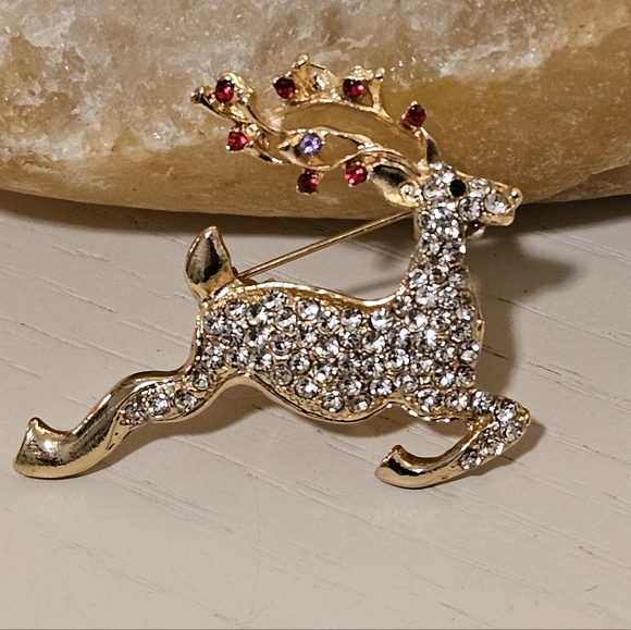 Jewelry - Sparkling Rhinestones / Crystals Deer Brooch